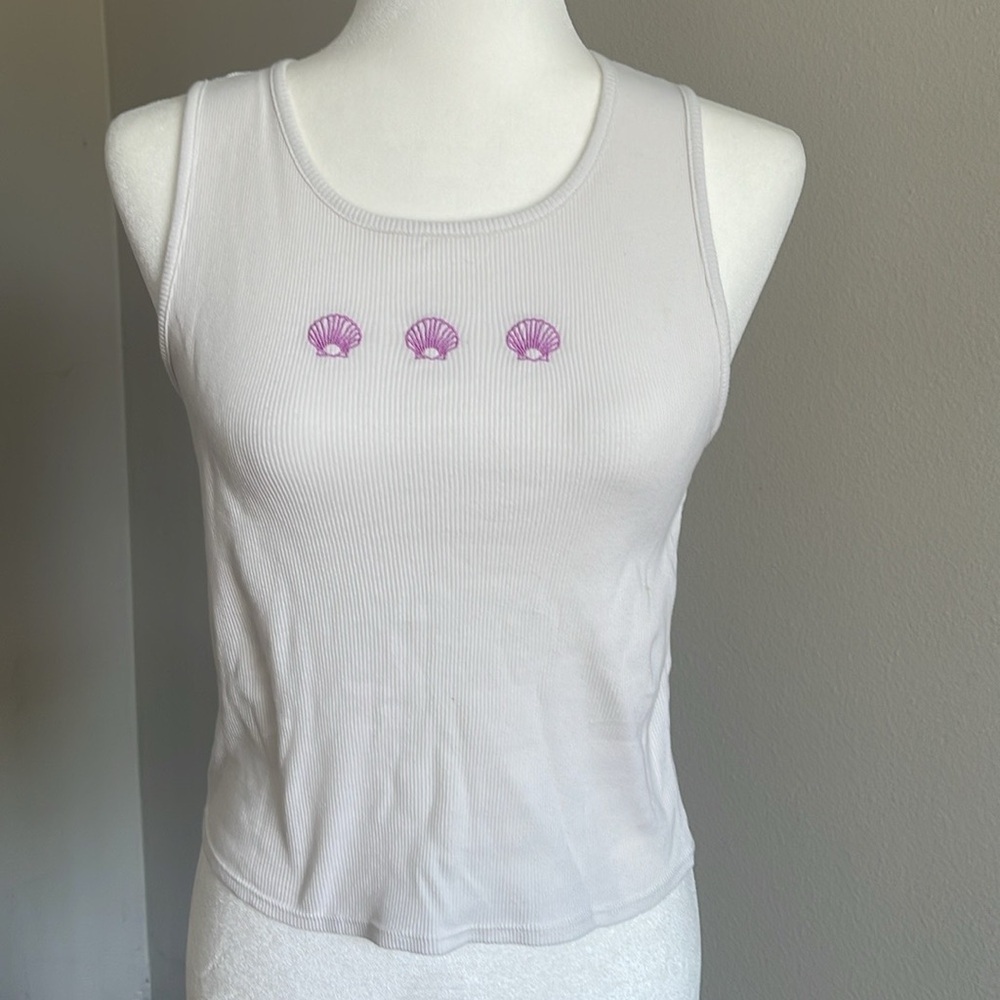 White Tank Top with Pink Shell Design Size L